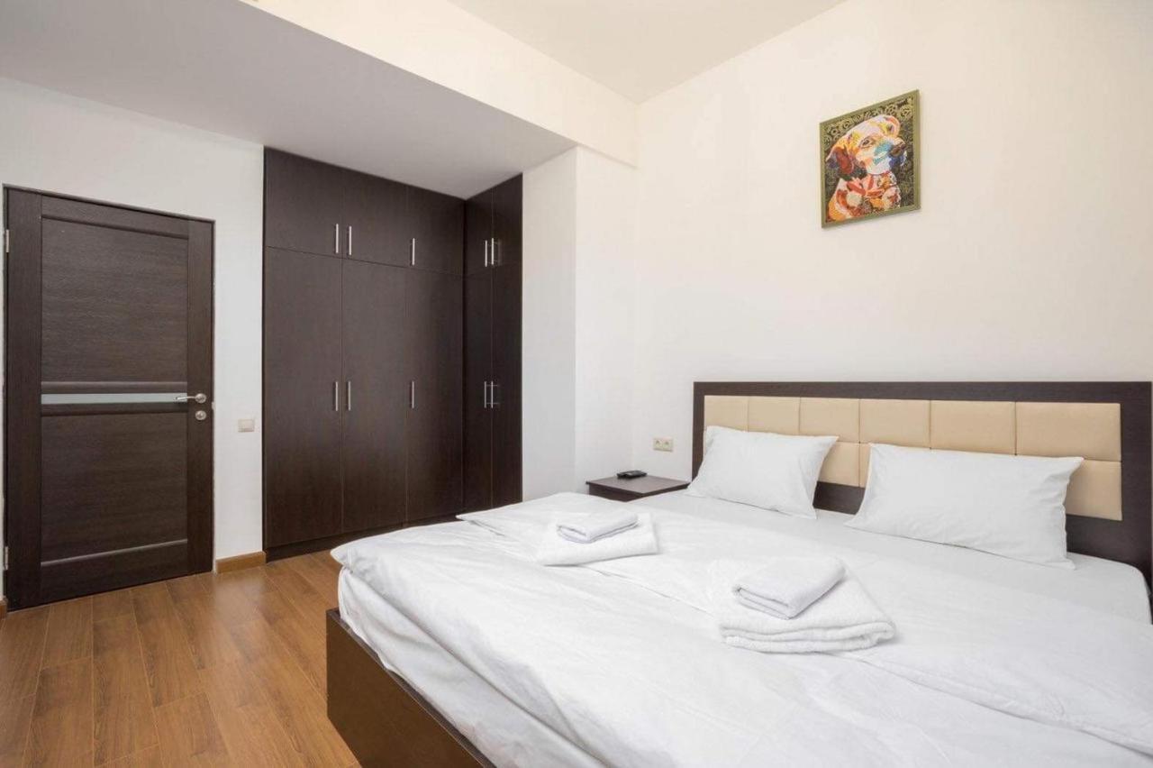 Deluxe Apartment In The City Center 2 Rooms Yerevan Exterior photo